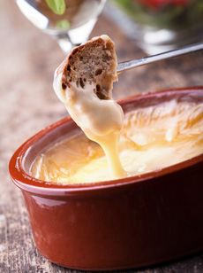 Brot nach Eintauchen in Käse-Fondue