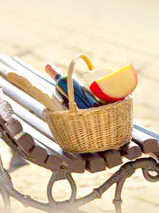 Einkaufskorb mit Nahrungsmitteln