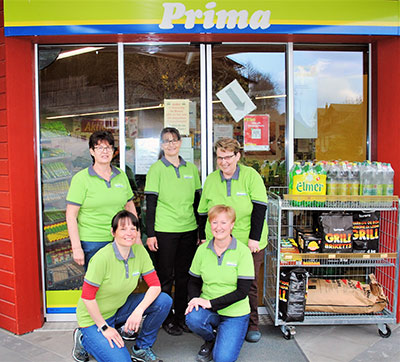 Käsereiteam vor Laden